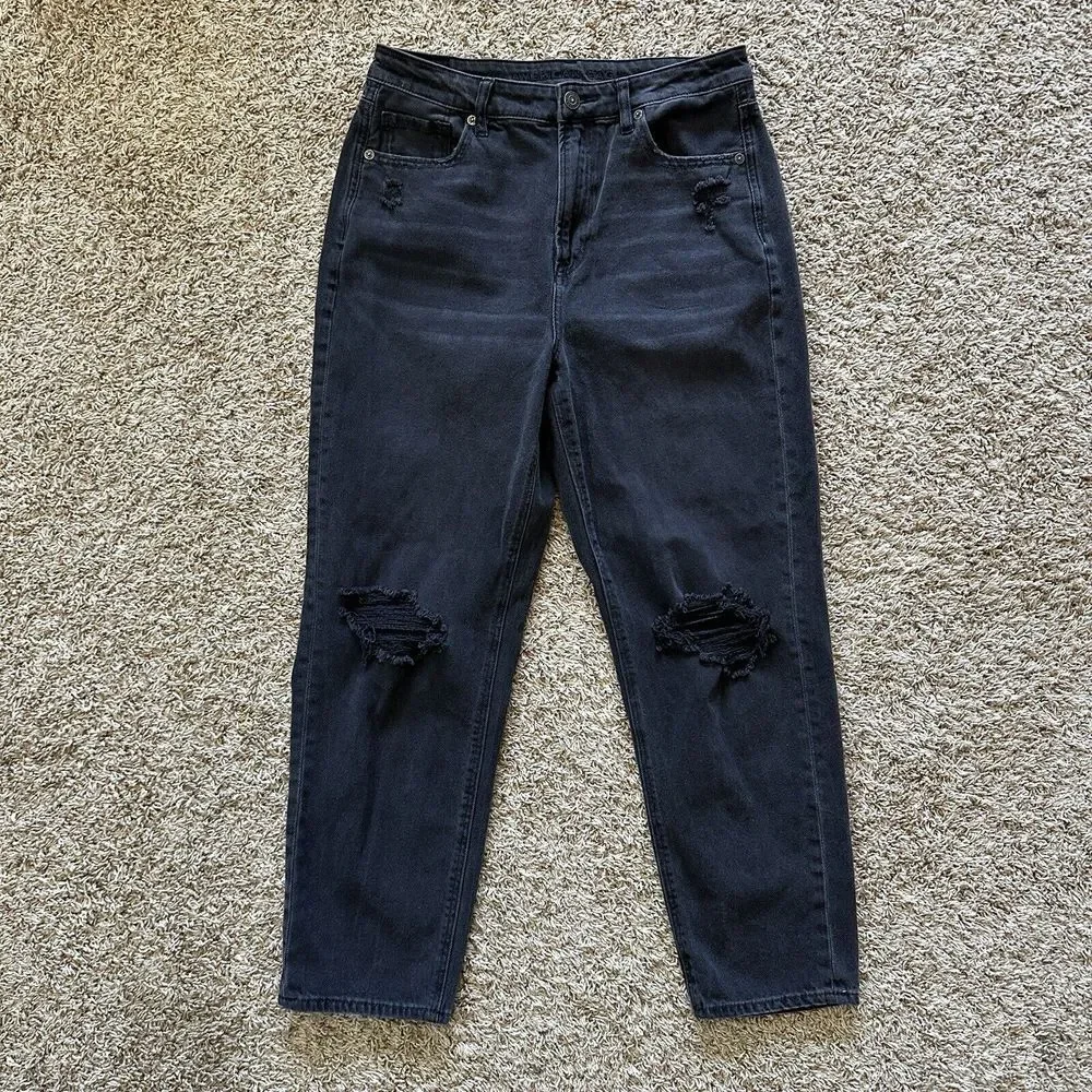American Eagle Womens Size 8 Black Mom Straight Jean Distressed Denim‎ - Picture 2 of 6